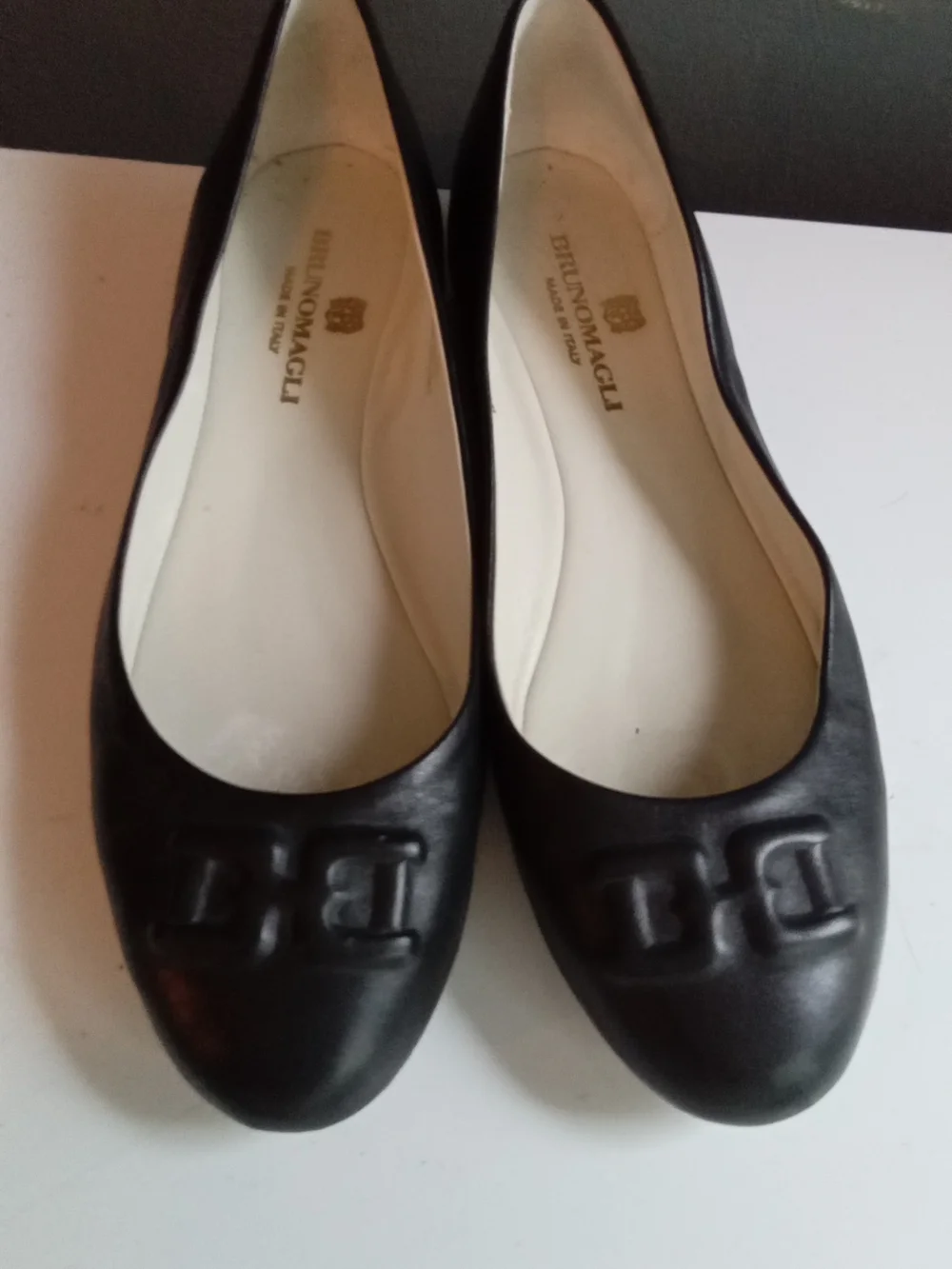 Bruno Magli Black Leather Ballet‎ Flats Embossed Logo Made in Italy Womens 7.5